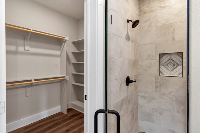 811 Branding Iron Trail, Granbury, TX 76049