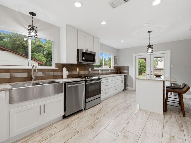 201 N Rainbow Bridge DR, Cedar Park, TX 78613