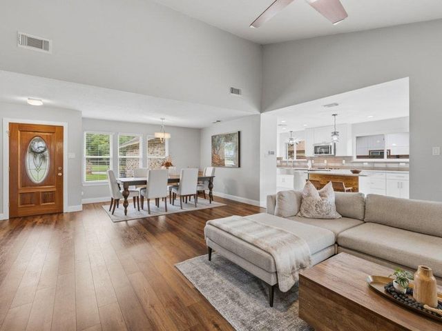 201 N Rainbow Bridge DR, Cedar Park, TX 78613