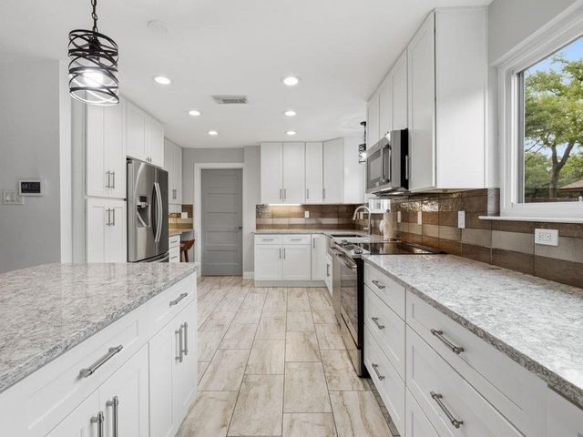 201 N Rainbow Bridge DR, Cedar Park, TX 78613