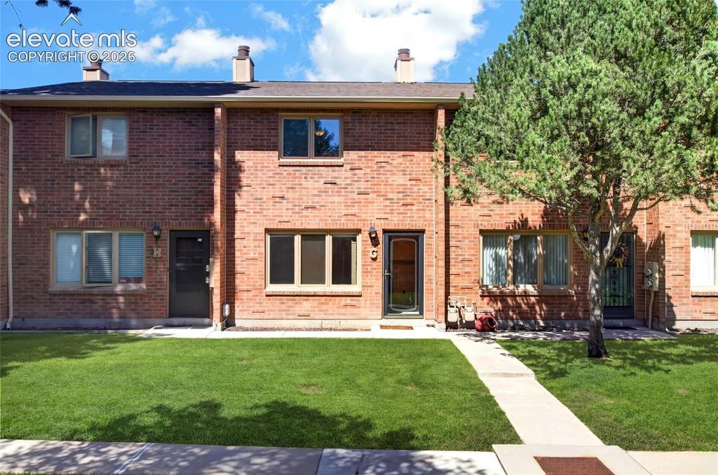 2105 Chatalet Lane G, Pueblo, CO 81005 — exterior