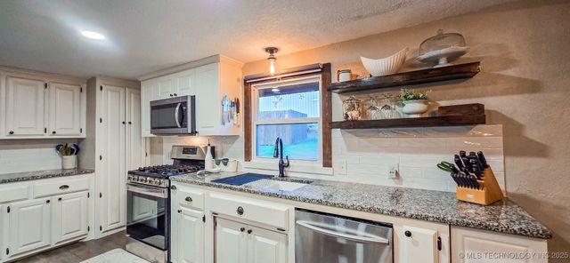 115988 S 4302 Road, Porum, OK 74455