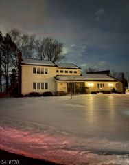 2 Edith Ct, East Hanover Twp., NJ 07936