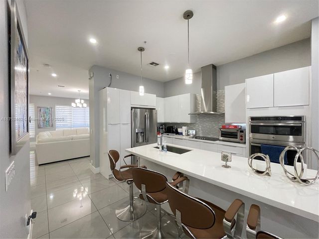 6651 NW 105th Pl 6651, Doral, FL 33178