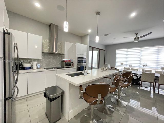 6651 NW 105th Pl 6651, Doral, FL 33178