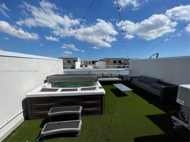 6651 NW 105th Pl 6651, Doral, FL 33178