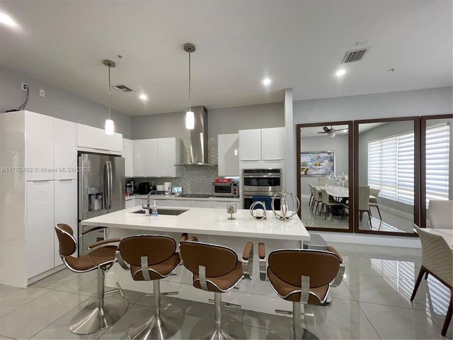 6651 NW 105th Pl 6651, Doral, FL 33178