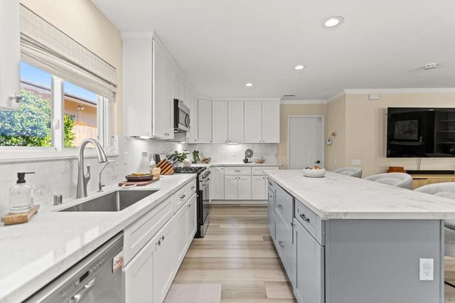 12376 Frontera Rd, San Diego, CA 92128