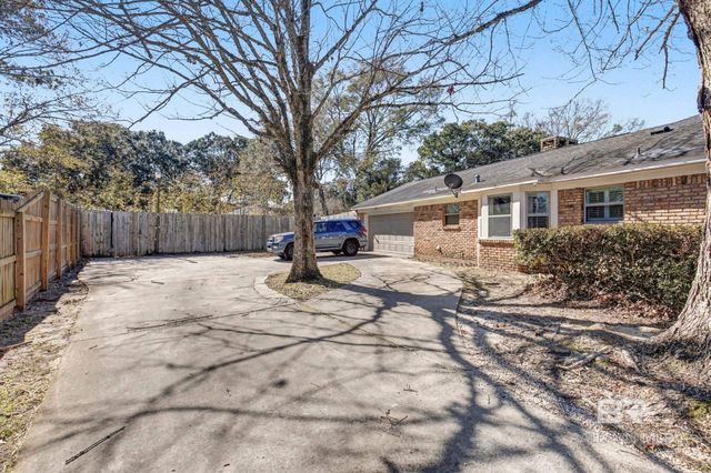 6017 Laurel Wood Court, Mobile, AL 36609