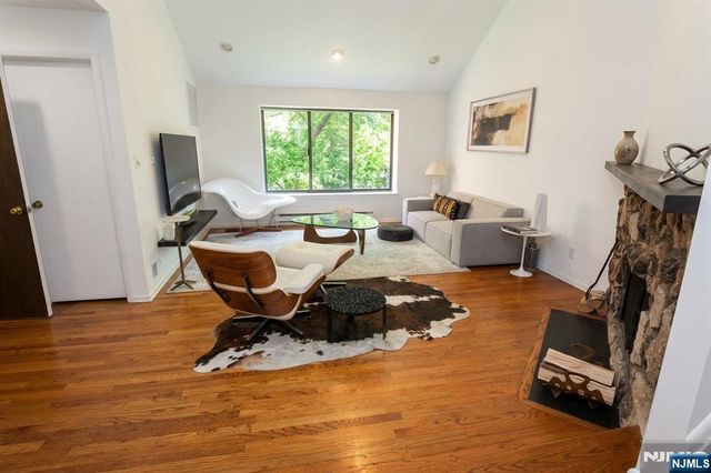 362 Sandcastle Key, Secaucus, NJ 07094