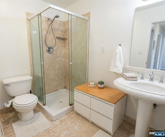 362 Sandcastle Key, Secaucus, NJ 07094