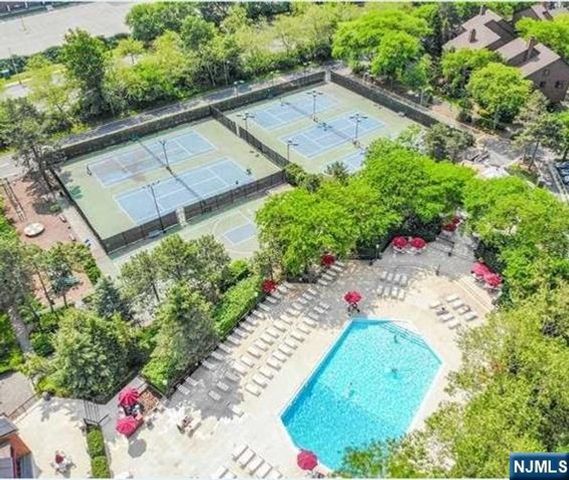 362 Sandcastle Key, Secaucus, NJ 07094