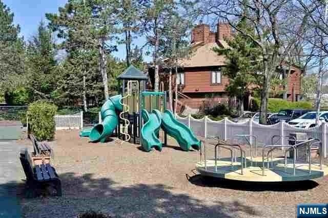 362 Sandcastle Key, Secaucus, NJ 07094