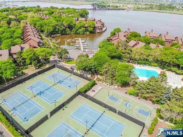 362 Sandcastle Key, Secaucus, NJ 07094