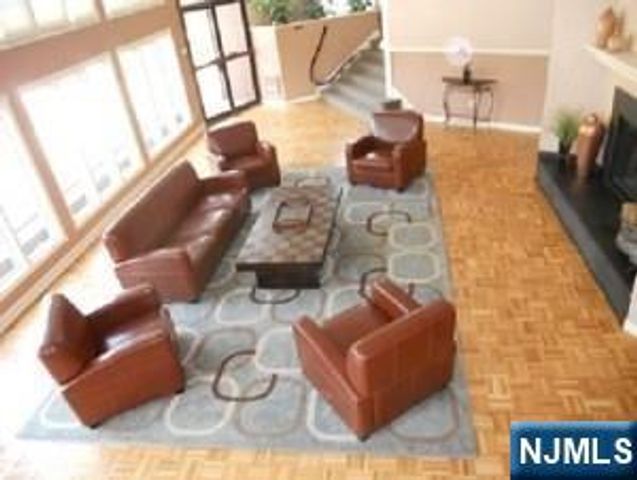 362 Sandcastle Key, Secaucus, NJ 07094