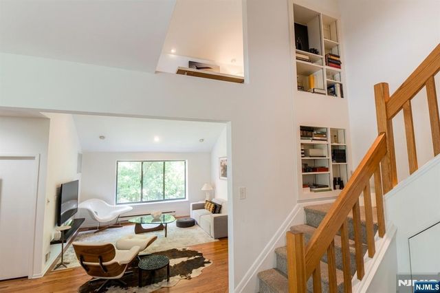 362 Sandcastle Key, Secaucus, NJ 07094
