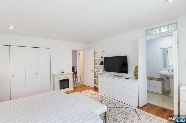 362 Sandcastle Key, Secaucus, NJ 07094