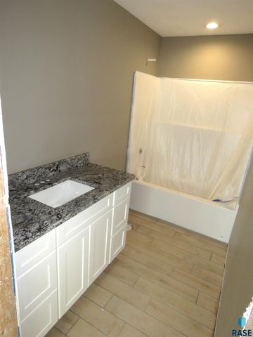 27240 S Noble Cir Circle, Tea, SD 57064