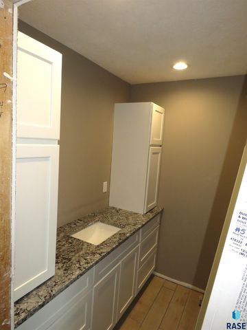 27240 S Noble Cir Circle, Tea, SD 57064