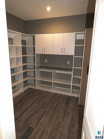 27240 S Noble Cir Circle, Tea, SD 57064