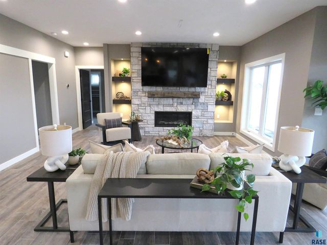 27240 S Noble Cir Circle, Tea, SD 57064