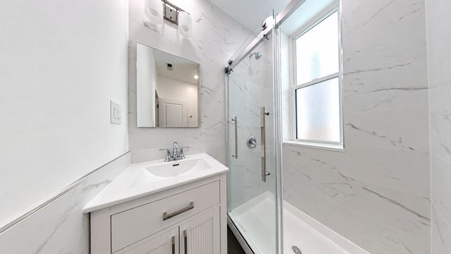 10 W CHESTNUT Street 4, Chicago, IL 60610
