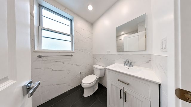 10 W CHESTNUT Street 4, Chicago, IL 60610