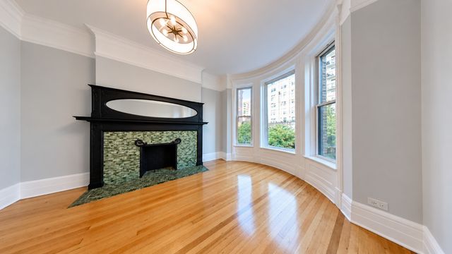 10 W CHESTNUT Street 4, Chicago, IL 60610