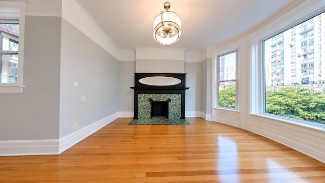 10 W CHESTNUT Street 4, Chicago, IL 60610