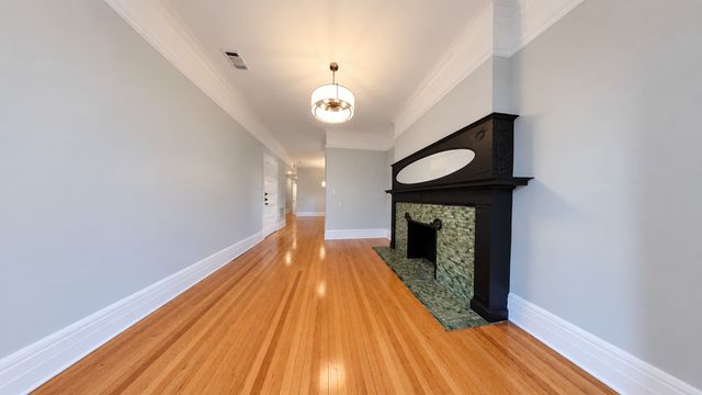 10 W CHESTNUT Street 4, Chicago, IL 60610