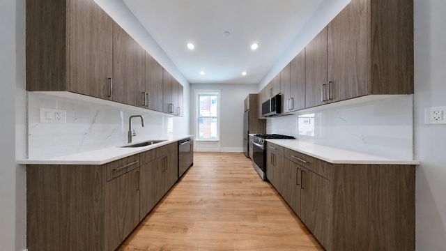 10 W CHESTNUT Street 4, Chicago, IL 60610