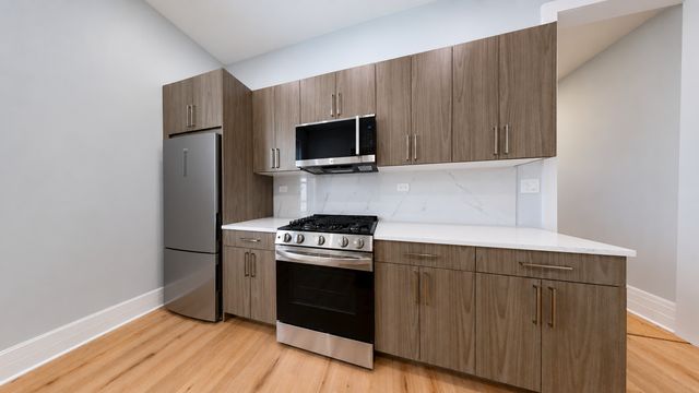 10 W CHESTNUT Street 4, Chicago, IL 60610