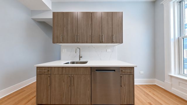 10 W CHESTNUT Street 4, Chicago, IL 60610