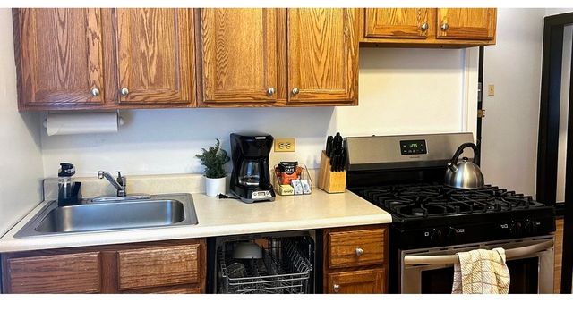 1913 W Larchmont Avenue 2A, Chicago, IL 60613