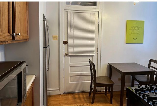1913 W Larchmont Avenue 2A, Chicago, IL 60613