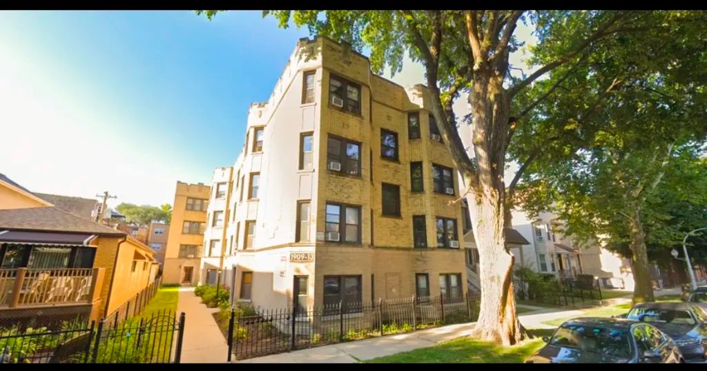 1913 W Larchmont Avenue 2A, Chicago, IL 60613