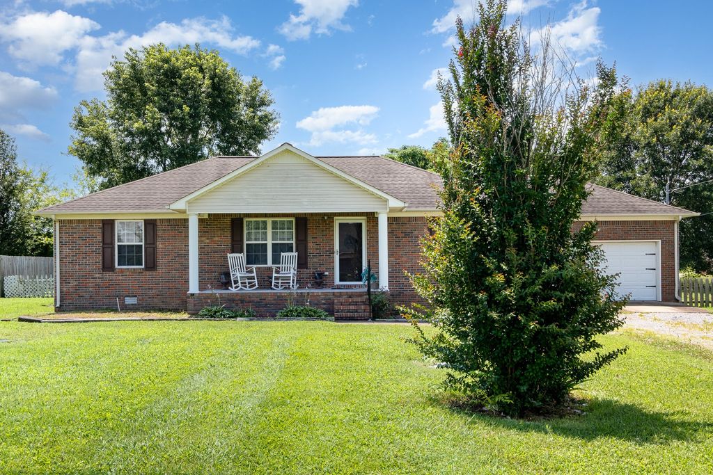 2308 Forrest Fields Dr, Chapel Hill, TN 37034