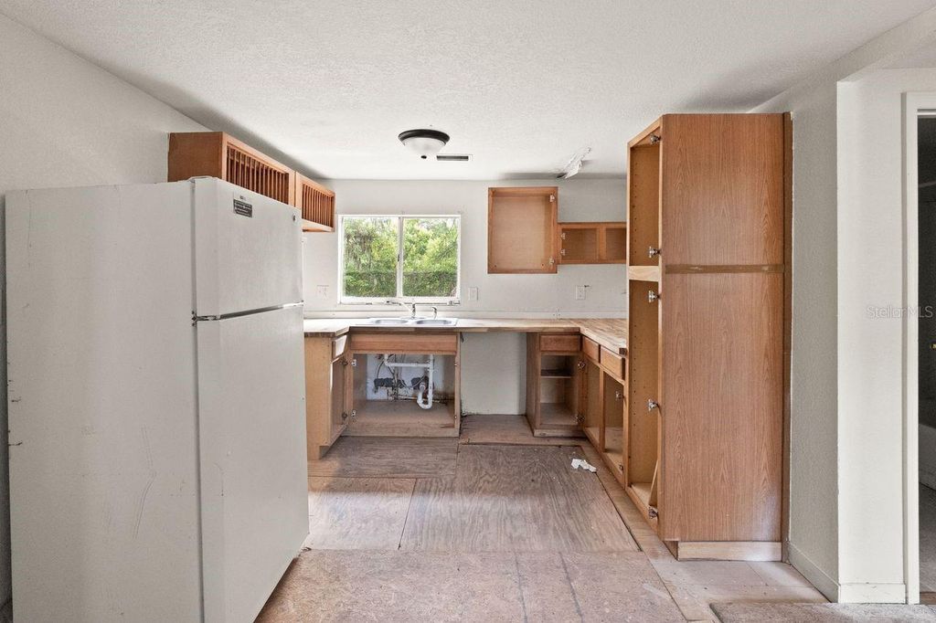 Image 14 of property listing at 6808 NEW YORK DRIVE, Tampa, FL 33619