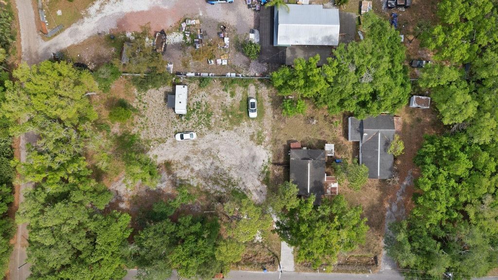 Image 3 of property listing at 6808 NEW YORK DRIVE, Tampa, FL 33619