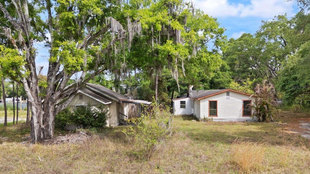 Image 4 of property listing at 6808 NEW YORK DRIVE, Tampa, FL 33619