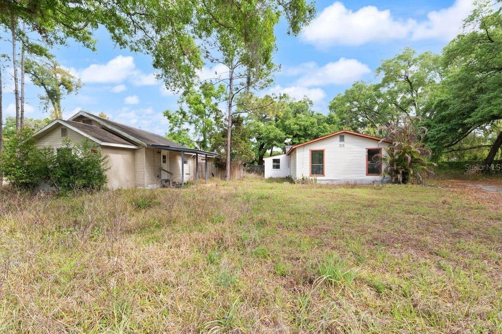 Image 5 of property listing at 6808 NEW YORK DRIVE, Tampa, FL 33619