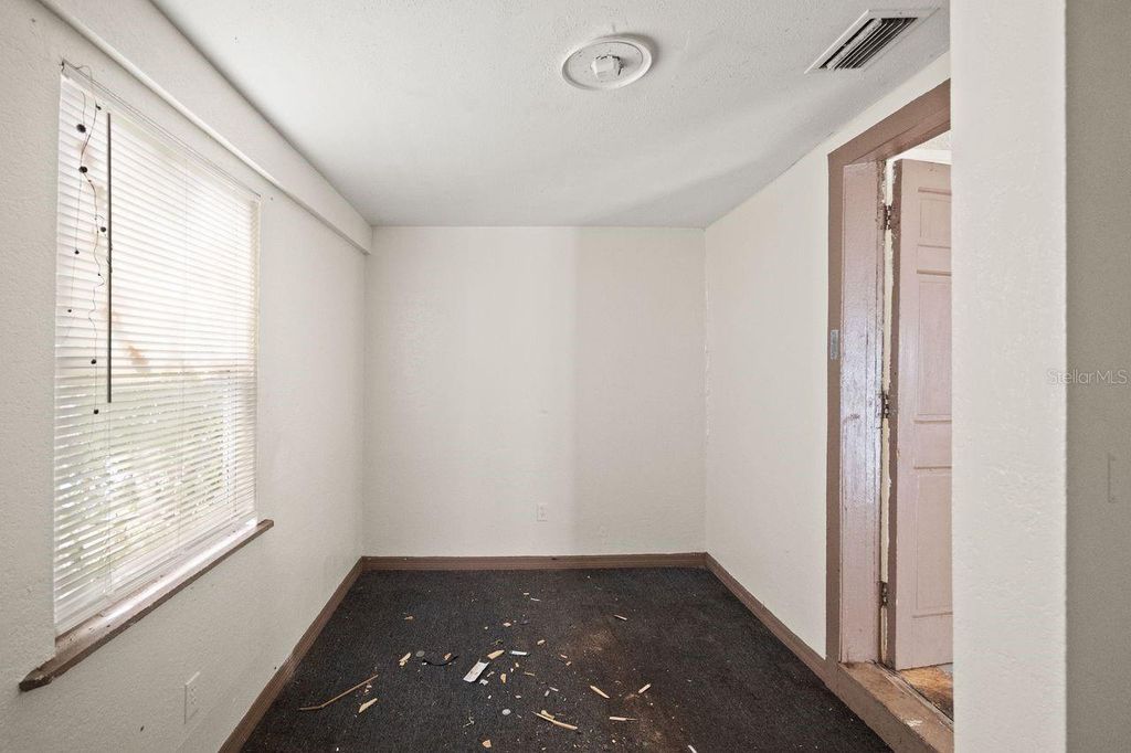 Image 9 of property listing at 6808 NEW YORK DRIVE, Tampa, FL 33619