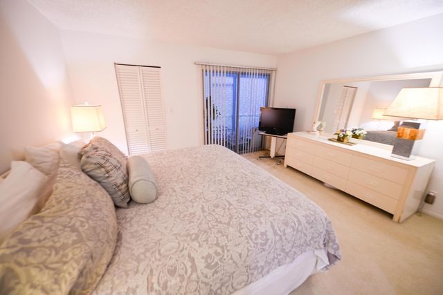 2901 Victoria Circle J1, Coconut Creek, FL 33066