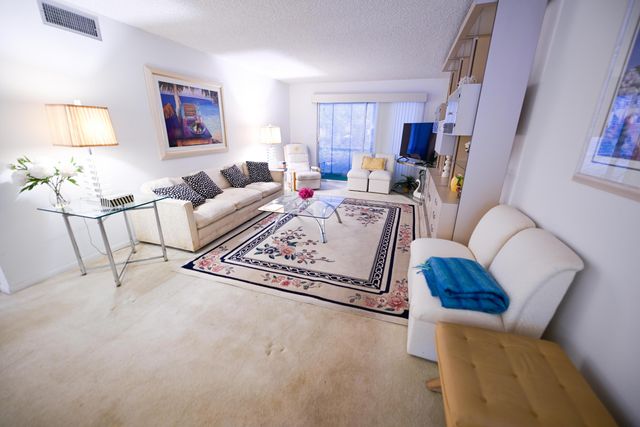 2901 Victoria Circle J1, Coconut Creek, FL 33066