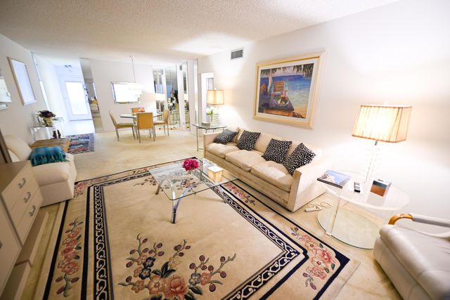 2901 Victoria Circle J1, Coconut Creek, FL 33066