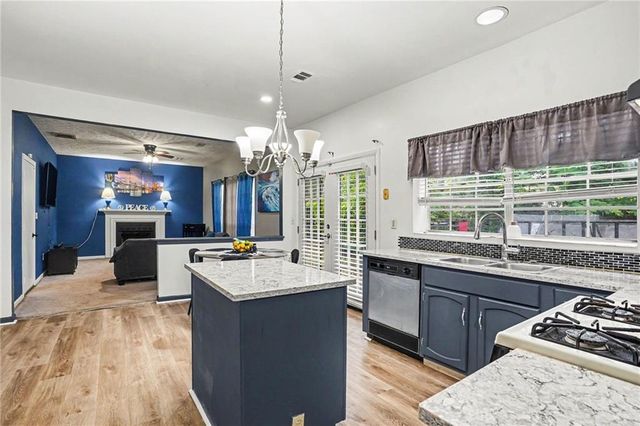 7153 Chestnut Lane, Riverdale, GA 30274