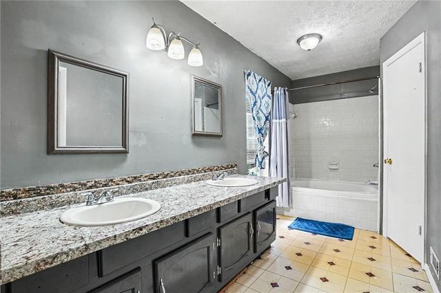 7153 Chestnut Lane, Riverdale, GA 30274