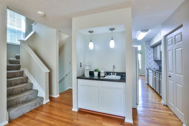 10555 Montgomery Road, Montgomery, OH 45242