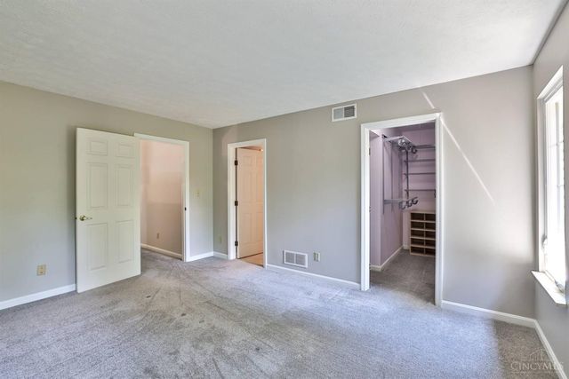 10555 Montgomery Road, Montgomery, OH 45242