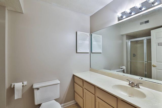 10555 Montgomery Road, Montgomery, OH 45242